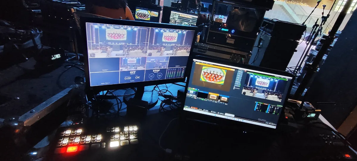 Mesa de corte e operação ao vivo